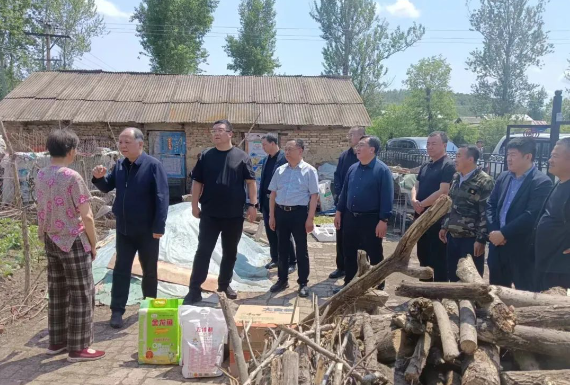 bv伟德国际体育官方网站党委书记、董事长孙明带队 深入万发村调研指导乡村振兴工作