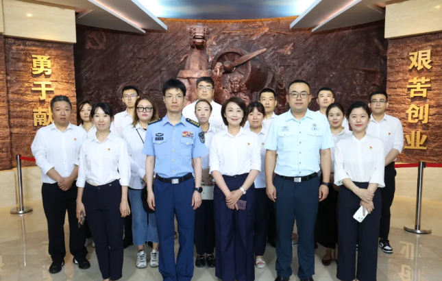 哈尔滨国企党建学院赴空军哈尔滨飞行学院东北老航校精神教育基地参观调研