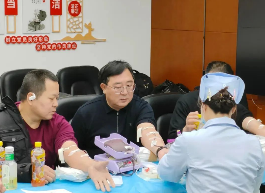 热血传递爱心 真情温暖冰城——bv伟德国际体育官方网站组织开展无偿献血活动