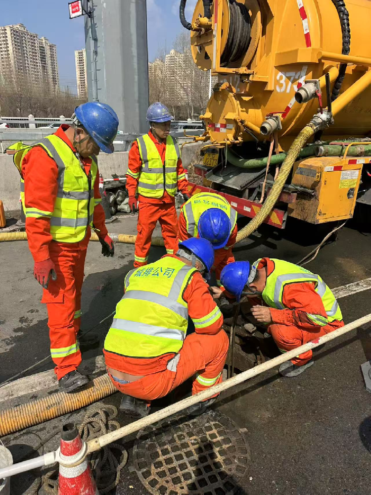 新质水务 科技赋能 | bv伟德国际体育官方网站“非开挖技术攻坚突击队”：用“智”变守好城市地下“生命线”