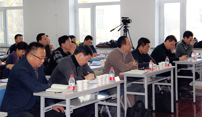 哈尔滨供水集团举办领导干部学习十八届四中全会精神依法治企讲座