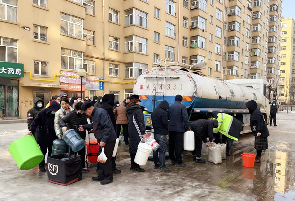 南岗供水分公司领导班子现场指挥保障居民用水