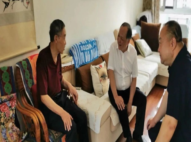 声声嘱托党情浓 殷殷关切暖人心——供水集团公司党委开展“七?一”慰问党员活动